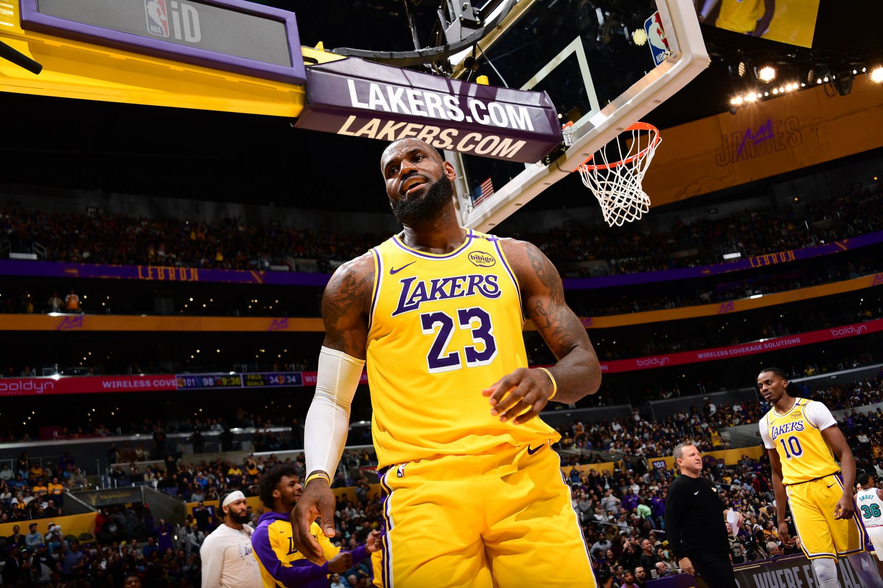 Shams：詹姆斯正式获准进行对抗练习，1-2周后重新评估