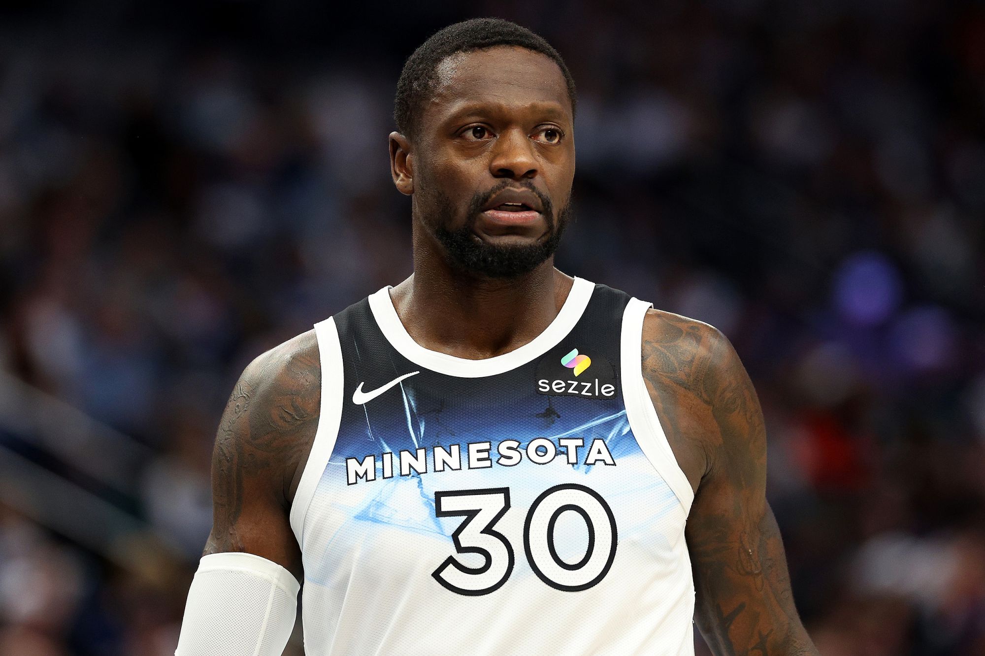 森林狼队内三人半场得分上双，爱德华兹仅得到5分2助