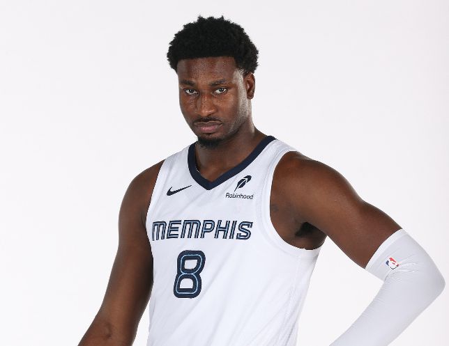 灰熊半场三分球23中4中，仅得46分跟跑位绿军21分