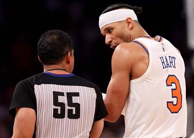 控球感冰凉但抢篮板立功！哈特重返赛场8中1仅得2分&抢下14板