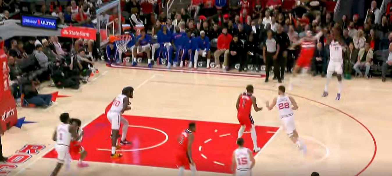 火力全开！火箭半场4人得分上双&半场轰下81分